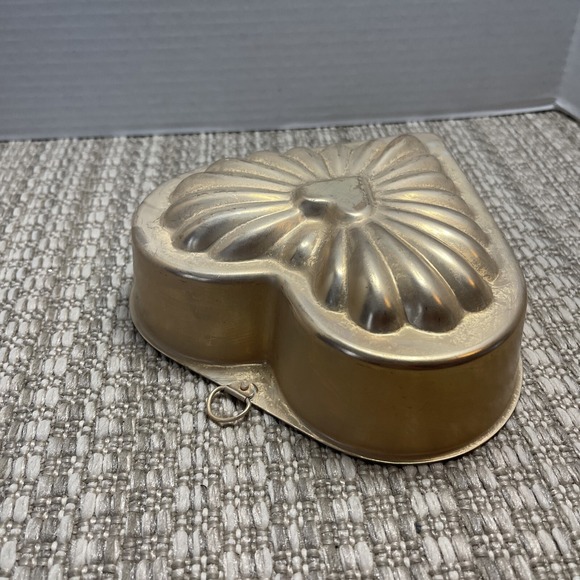 Vintage Heart Cake Mold Pan‎ Fluted Valentine's Day Baking Kitchen Decor - Picture 9 of 9